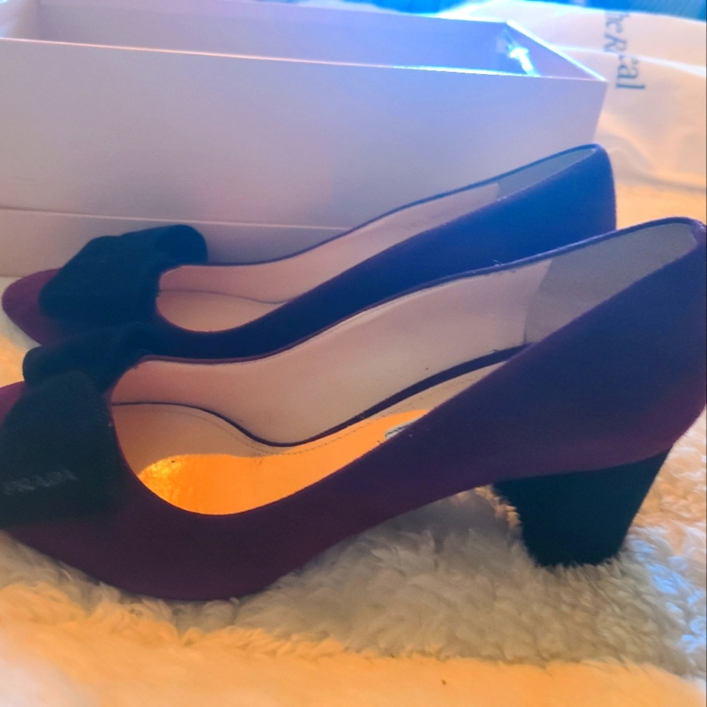 Prada suede pumps new, never worn 38.5